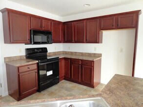 105 Mount Olive Ln in Ephrata, PA - Foto de edificio - Building Photo