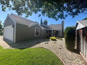283 Yosemite Pl in Woodland, CA - Building Photo - Building Photo