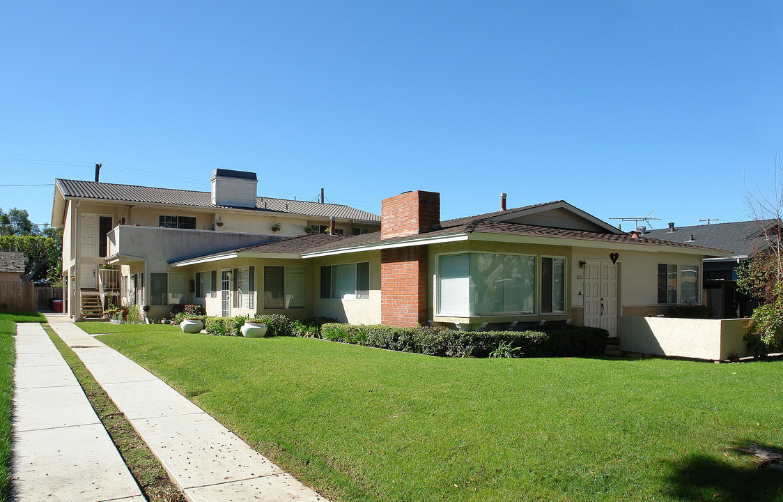 1601-1609 Clay St in Newport Beach, CA - Foto de edificio