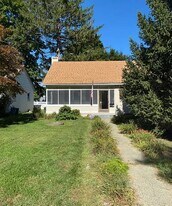 1 Dervend Cir in Matamoras, PA - Building Photo