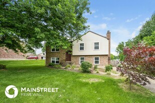 2800 Summerfield Dr in Louisville, KY - Building Photo