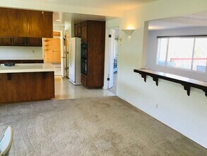 1021 Trueno Ave in Camarillo, CA - Building Photo - Building Photo