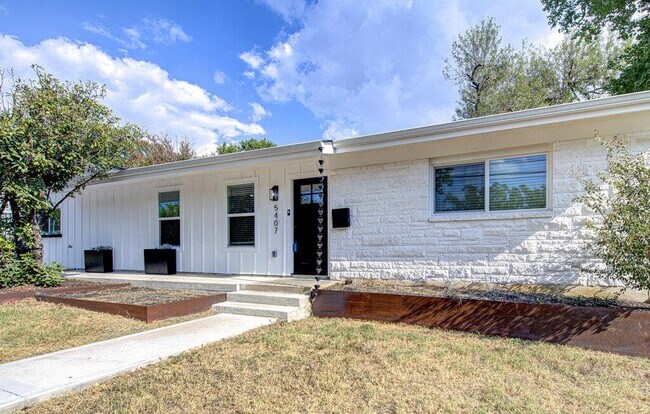property at 5407 Manor Rd
