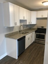 9S 120 Lake Dr in Willowbrook, IL - Building Photo - Building Photo