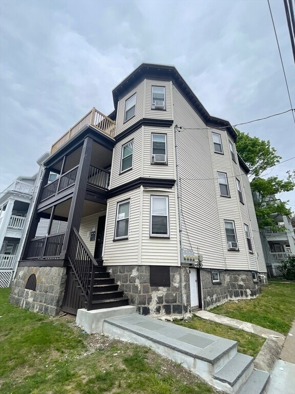 18 Harvard St, Unit 1 in Boston, MA - Foto de edificio - Building Photo