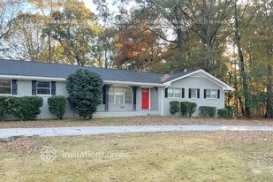 5561 George Rd in Lithonia, GA - Building Photo