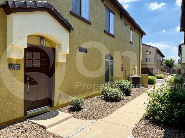 2725 E Mine Creek Rd in Phoenix, AZ - Building Photo - Building Photo