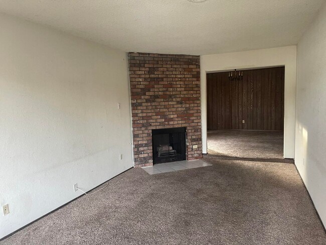 3327 Jayanne Way in Carmichael, CA - Building Photo - Building Photo