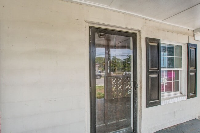 2245 Garfield St in North Charleston, SC - Building Photo - Building Photo