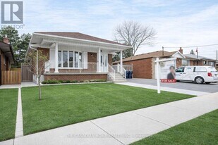 70 Moraine Hill Dr in Toronto, ON - Building Photo