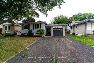 61 College Cres in Barrie, ON - Building Photo