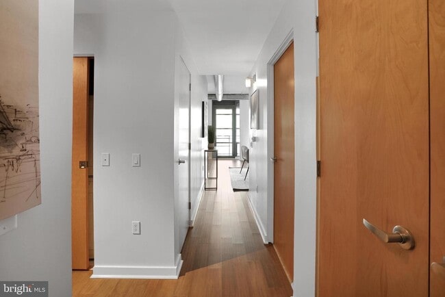 1125 11th St NW, Unit 202 in Washington, DC - Foto de edificio - Building Photo