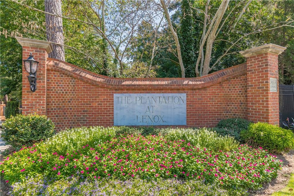 28106 Plantation Dr NE in Atlanta, GA - Building Photo