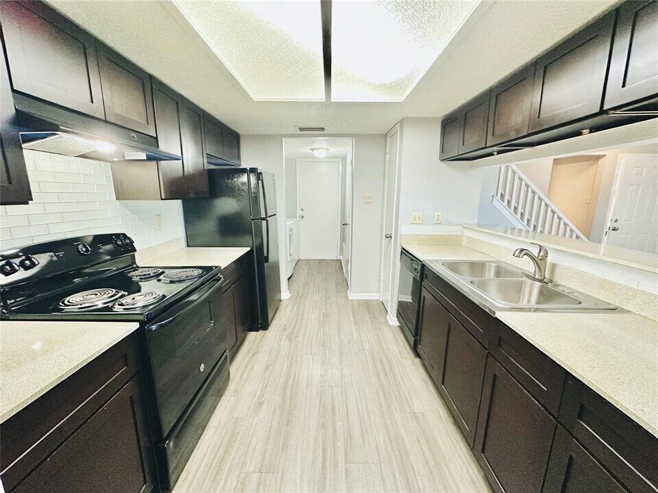 2612 Gwendolyn Ln in Austin, TX - Building Photo