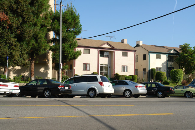 Lafayette Gardens in Los Angeles, CA - Building Photo - Building Photo