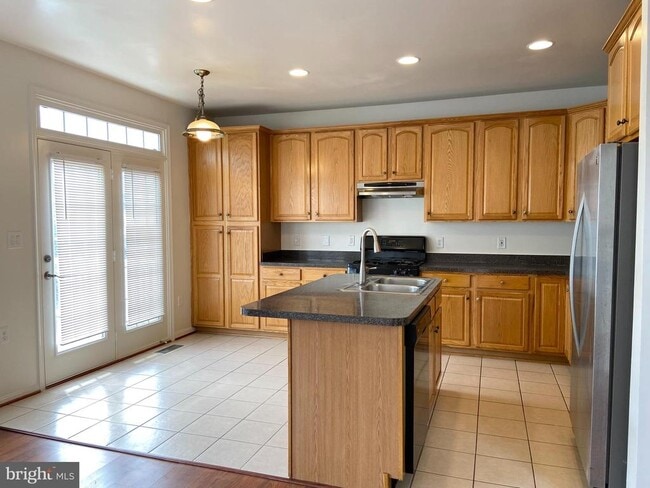 5633 Sheals Ln in Centreville, VA - Building Photo - Building Photo