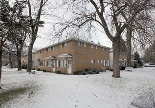 Oasis Properties Condominium (por) in Columbus, OH - Building Photo - Building Photo