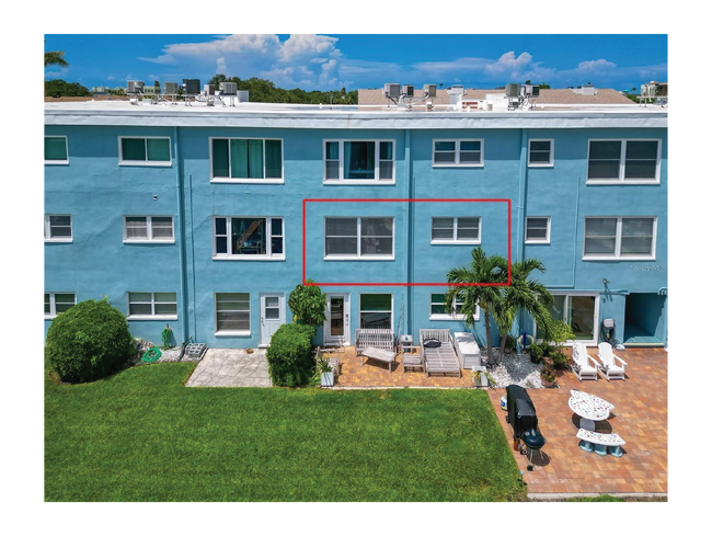 12405 3rd St E, Unit Apt 206 in Treasure Island, FL - Foto de edificio - Building Photo