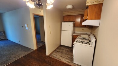 PENN ARMS APARTMENTS in Milwaukee, WI - Foto de edificio - Building Photo