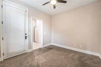 220 Via Mezza Luna Ct in Henderson, NV - Building Photo - Building Photo