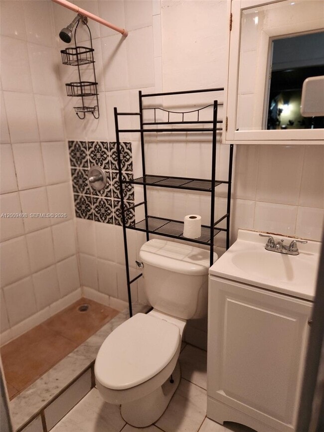 246 NW 64th Ct in Miami, FL - Building Photo - Building Photo