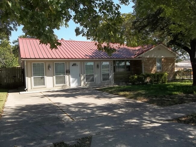 property at 1921 S 35th St
