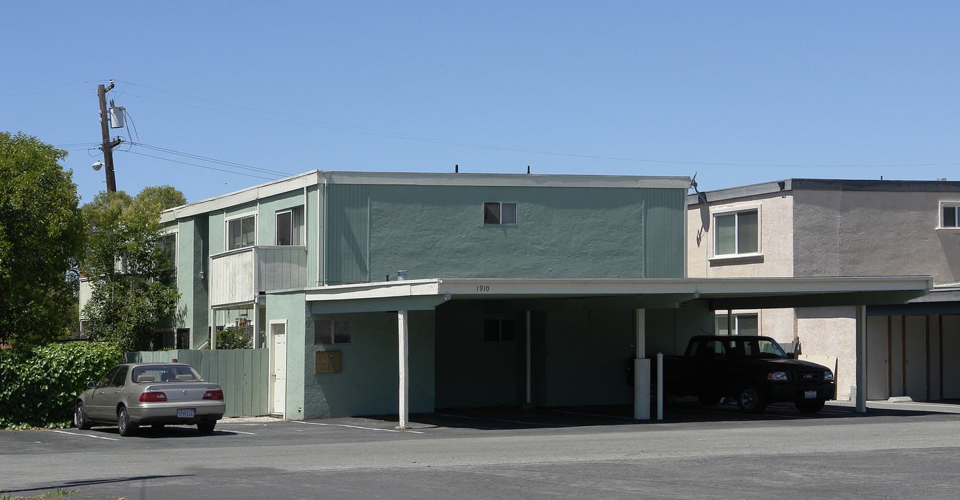 1910 Queens Rd in Concord, CA - Building Photo