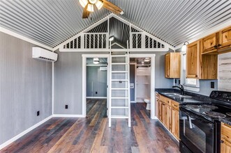 906 El Camino Real in Chico, TX - Building Photo - Building Photo