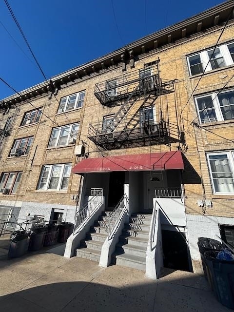 property at 131 W 54th St
