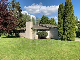 3618 E Rusley Dr in Bellingham, WA - Building Photo