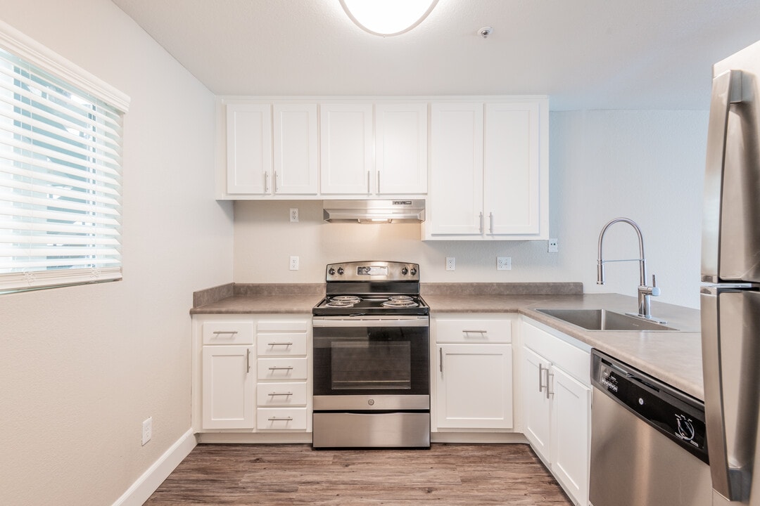 Laurel Creek in Fairfield, CA - Building Photo
