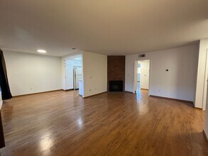 21811 Saticoy St in Los Angeles, CA - Building Photo - Building Photo