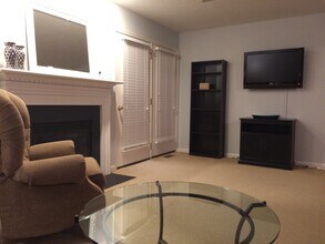 229 Knollwood Rd, Unit 229 Knollwood in Millersville, PA - Foto de edificio - Building Photo