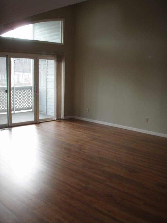 1374 S College Mall Rd, Unit Gentry Quarters in Bloomington, IN - Foto de edificio - Building Photo