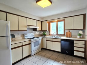 7 Hartley St, Unit C311 in Lewiston, ME - Foto de edificio - Building Photo