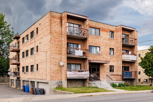 Villa Cartier in Laval, QC - Building Photo - Building Photo