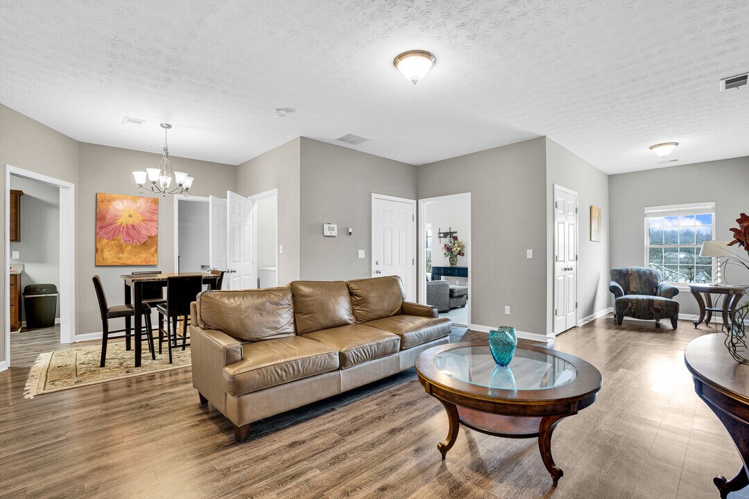 833 Valley College Dr, Unit #12 in Louisville, KY - Foto de edificio