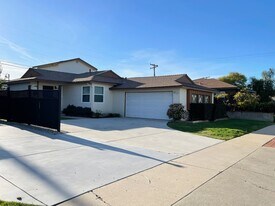 5563 Gala Ave in San Diego, CA - Building Photo