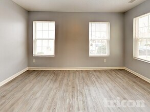 8151 Deodora Cedar Ln in Charlotte, NC - Foto de edificio - Building Photo