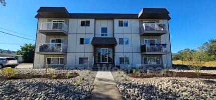 235 Husch Rd in Kelowna, BC - Building Photo - Building Photo