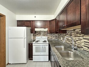 1639 Oakwood Ave in Des Plaines, IL - Building Photo - Building Photo