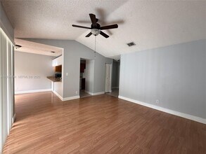 931 Coral Club Dr in Coral Springs, FL - Building Photo - Building Photo