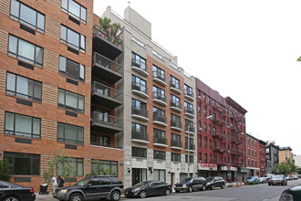 318 E 112th St in New York, NY - Building Photo - Building Photo