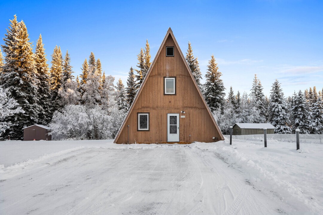 710 Nautilus Dr in North Pole, AK - Building Photo