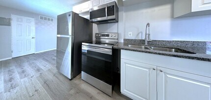 5024 Emerson Ave S in St. Petersburg, FL - Foto de edificio - Building Photo