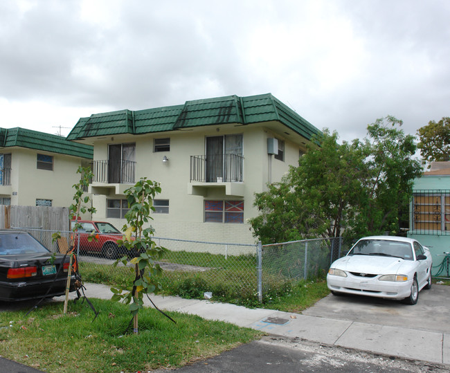 1952 NW 22nd Ct in Miami, FL - Building Photo - Building Photo