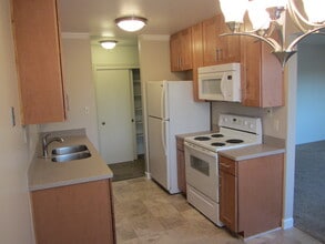 1751 Ross Cir, Unit 4 in San Jose, CA - Foto de edificio - Building Photo