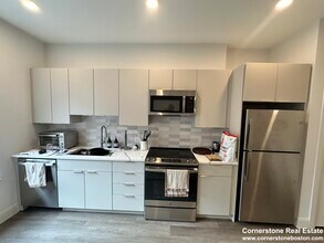 957 Dorchester Ave, Unit 2 in Boston, MA - Foto de edificio - Building Photo
