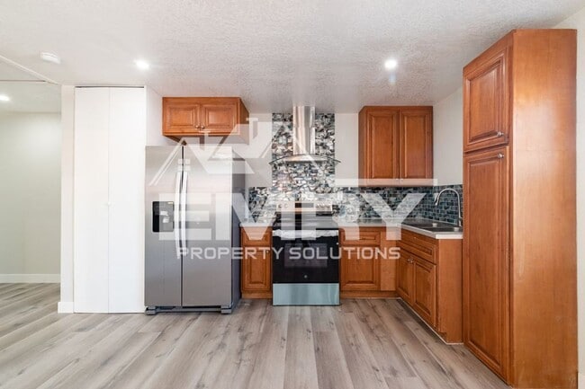 property at 3652 Platt Ave
