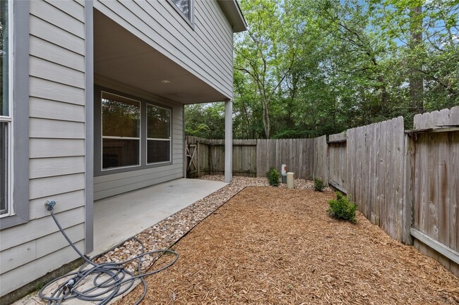 107 W Burberry Cir in Conroe, TX - Building Photo - Building Photo